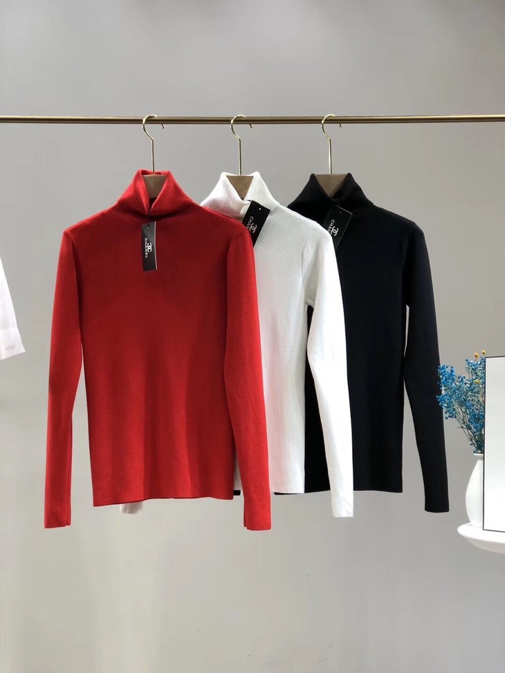 点此购买香奈儿女款高领打底针织毛衣十一132691