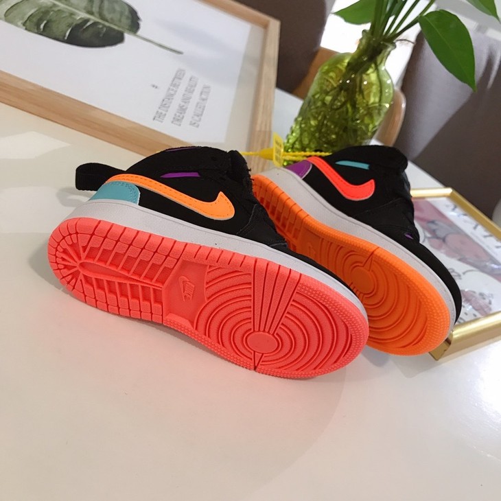 点此购买耐克乔丹儿童鸳鸯篮球鞋u132769