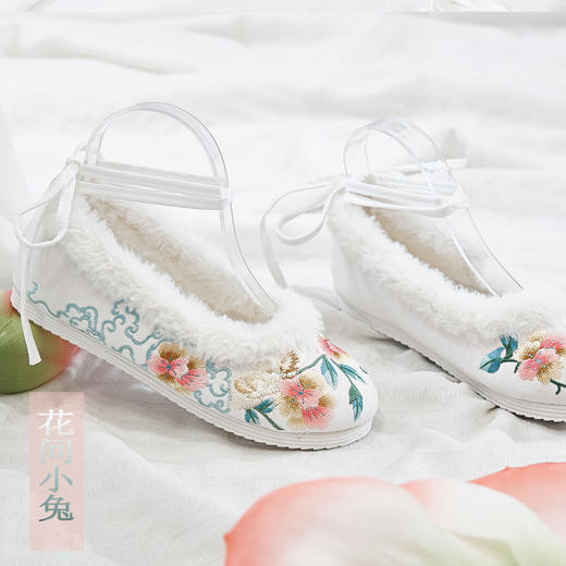 XQ-花间小兔精绣汉服洛丽塔lilita兔毛滚边秋冬款软平底绣花布鞋 商品图1