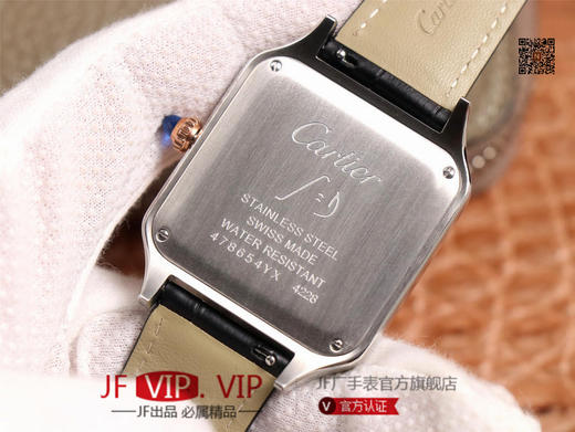 TW卡di亚山度士最新款SANTOS-DUMONT腕表，男款52x39.5mm，女款46x35mm，搭载原装进口日本9015机芯，走时稳定。采用904精钢表壳，男女腕表，皮表带，自动机械机芯，密底。 商品图6