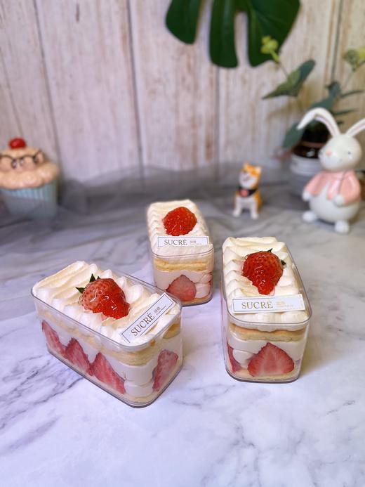 圣诞蛋糕草莓盒子