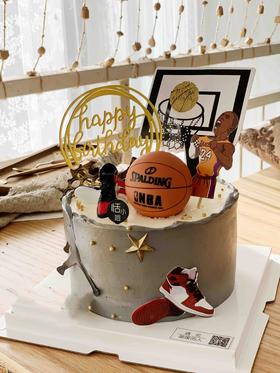 纪念科比，篮球🏀主题蛋糕，多少人不喜欢篮球，却欣赏科比的努力，因为一句话“你们见过凌晨四点洛杉矶的太阳吗”