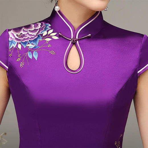 新款高端定制复古改良紫色绣花高贵大气真丝旗袍(货号 ry10212)