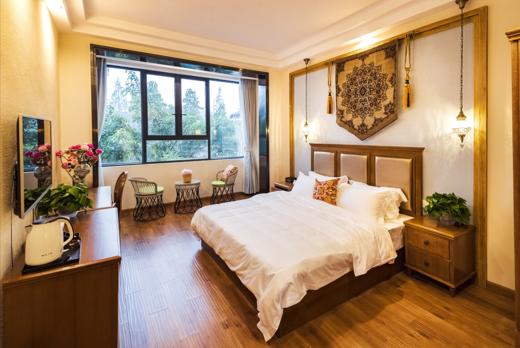 【眉山洪雅-17舍河畔·泳池温泉酒店】来柳江古镇，住东南亚风格轻奢不浮华的温泉泳池酒店！ 商品图2