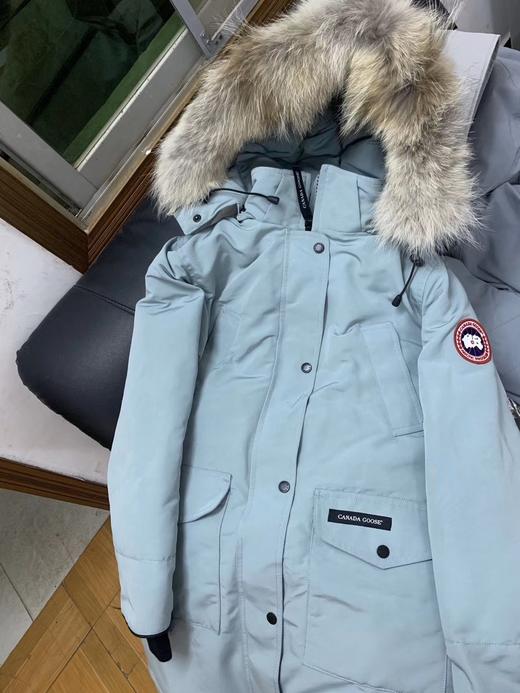 点此购买加拿大鹅女款修身羽绒服明133326