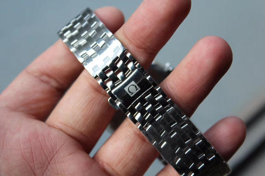 新款OMEGA欧miga 碟飞系列 轨道面灰色盘，进口改Cal.2500自动上链机械机芯，蓝宝石镜面 超薄正装男表 商品图4