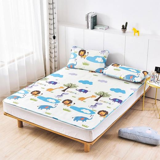 博洋家纺/BEYOND 博洋出品夏凉冰丝凉感印花席子三件套   清凉冰丝，舒适相伴，无纺布更透气，适宜空气流动，匠心设计，舒爽透气，加厚包边  JPY带授权招加盟代理 商品图0