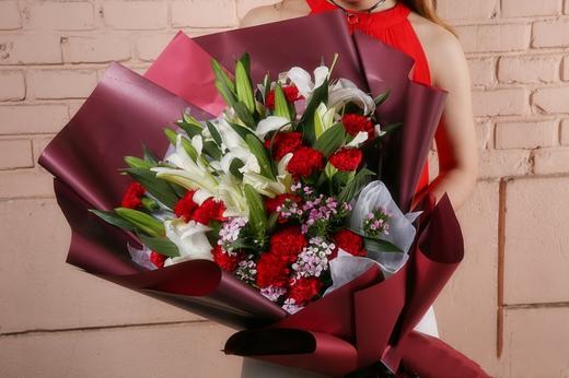 炙热亲情---8百合26康乃馨花束 商品图1