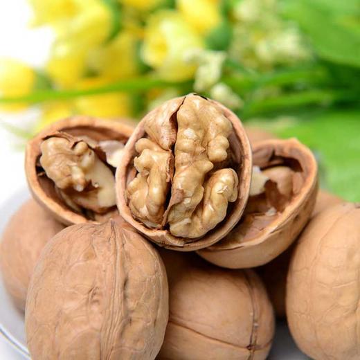 新疆叶城奶香手剥熟核桃