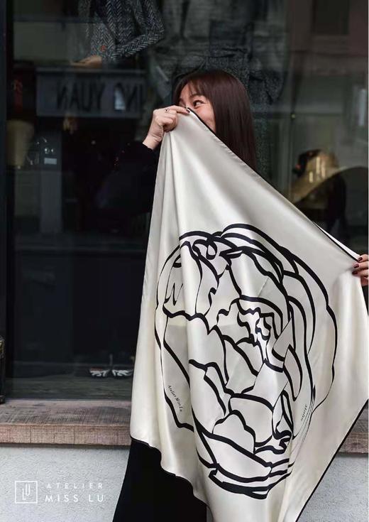 AtelierMissLu / Van  vega-花卉印花复古丝巾 商品图2