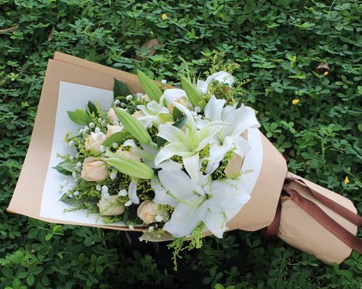 6百合19玫瑰花束 商品图0