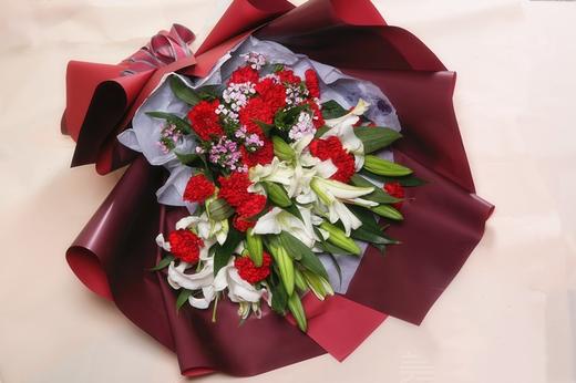 炙热亲情---8百合26康乃馨花束 商品图0