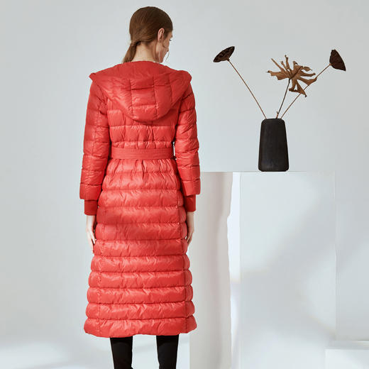 EITIE爱特爱冬季时尚连帽收腰轻薄羽绒服女长款过膝保暖6011712 商品图3