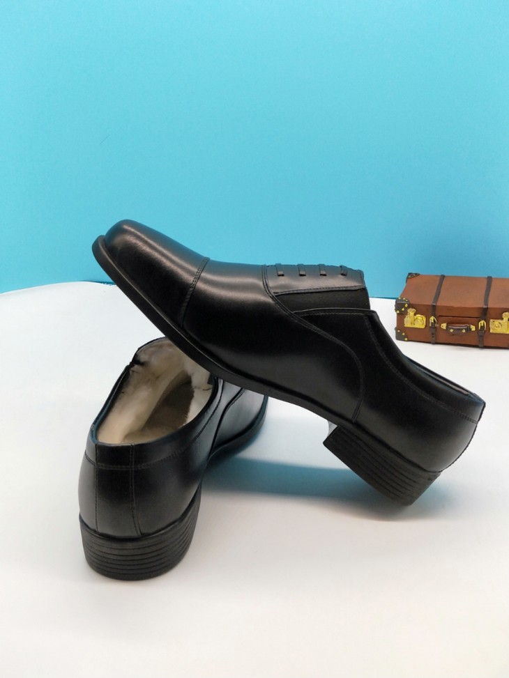 三接头羊毛加绒皮鞋保暖皮鞋军用材质橡胶大底防滑耐磨