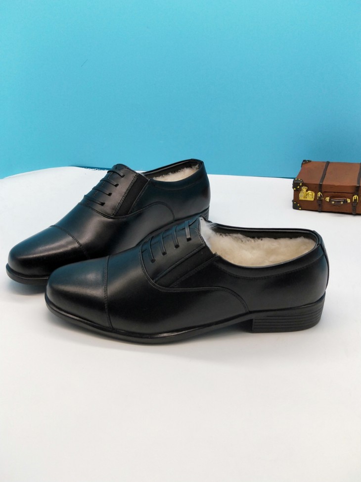 三接头羊毛加绒皮鞋保暖皮鞋军用材质橡胶大底防滑耐磨