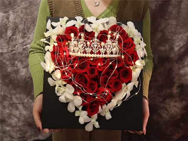 怦然心动----女王之心玫瑰礼盒皇冠版