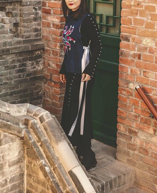 刺绣锦鲤团簇银丝带香云纱蓝马甲 商品图2