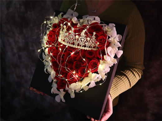 怦然心动----女王之心玫瑰礼盒皇冠版 商品图1