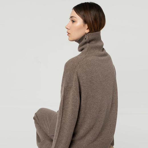 322经典款女士无染色纯羊绒落肩袖高领套头衫 商品图1