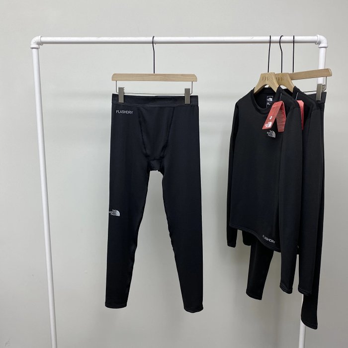 背面flashdry闪电快干科技面料 3m反光logo 四维弹力 平滑绷缝工艺