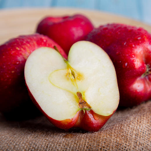 助力丨甘肃花牛蛇果红苹果 清甜可口 健康美味 富含人体所需微量元素 商品图0