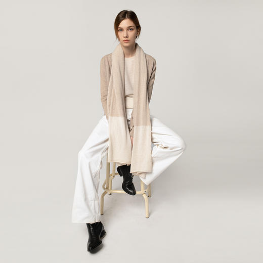 322经典款女士无染色纯羊绒围巾 商品图3