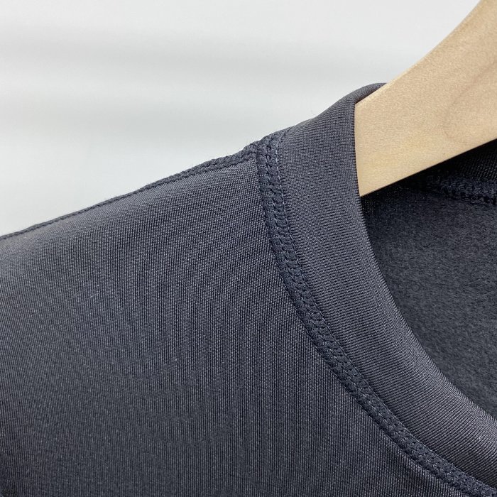 背面flashdry闪电快干科技面料 3m反光logo 四维弹力 平滑绷缝工艺