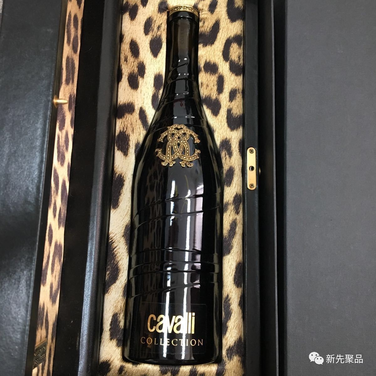 robertocavalli全球超限量红酒套装