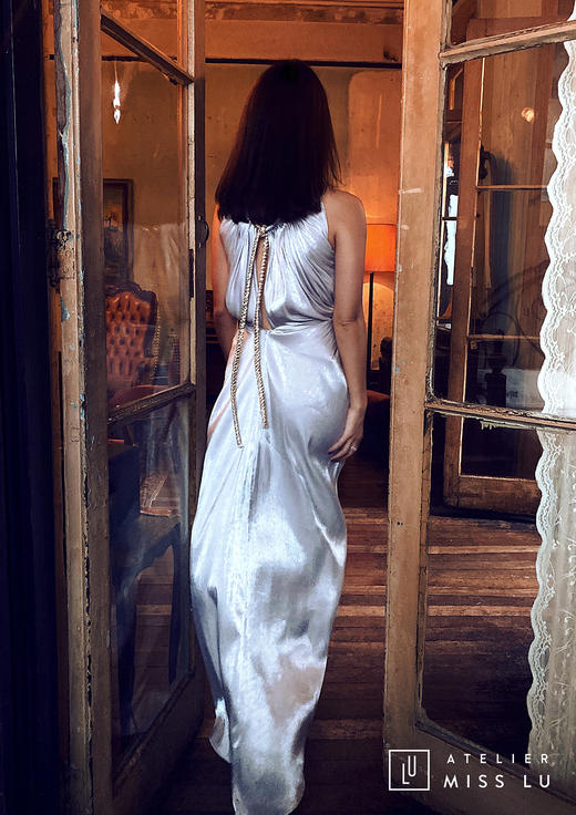 AtelierMissLu / Hecate-银白色带褶修身长款晚礼服背部装饰带 商品图0