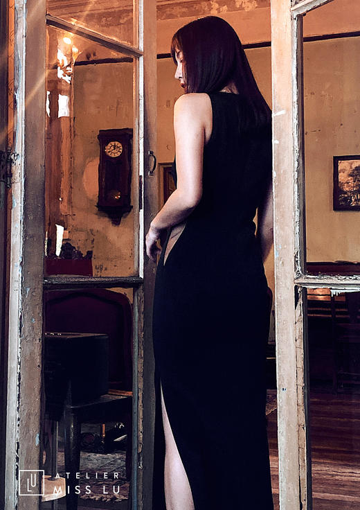 AtelierMissLu / Demeter-珍珠亮黑色高开叉露腰修身性感连衣裙 商品图0