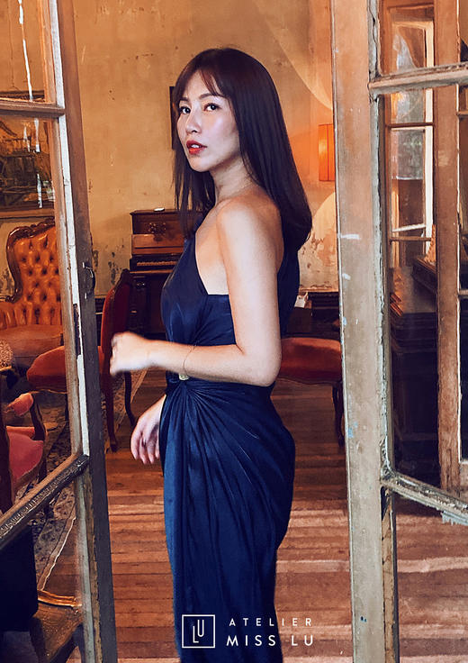 AtelierMissLu / Selene-神秘蓝高腰开叉露肩短款连衣裙 商品图0