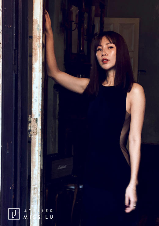 AtelierMissLu / Demeter-珍珠亮黑色高开叉露腰修身性感连衣裙 商品图1