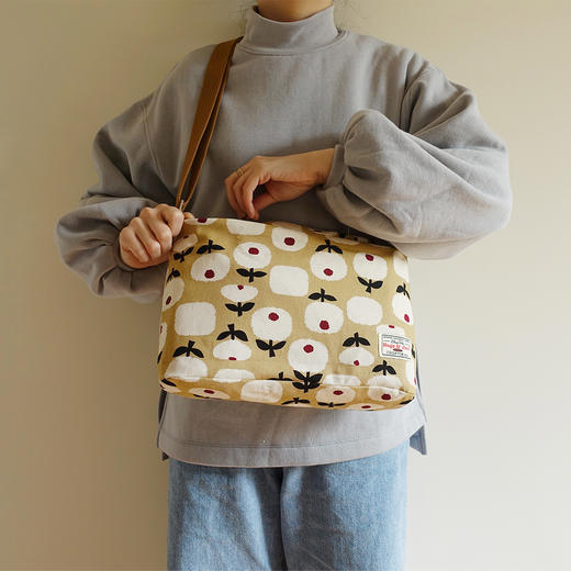 HUGOJIRO中号斜挎包插画经典小花咖 商品图2
