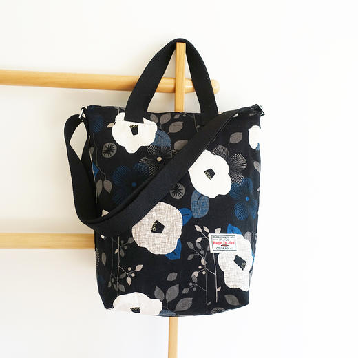 HUJI祤集VertiSling手提斜挎包插画素雅花朵 商品图0