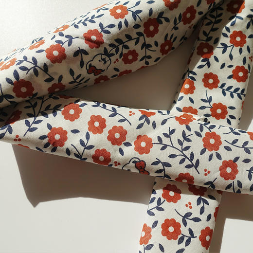 HUGOJIRO小方巾插画花朵小熊红 商品图1