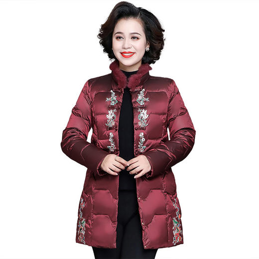 AML-BYG-201秋冬新款时尚妈妈洋气中老年女绣花鸭绒加厚棉衣 商品图4