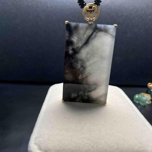 乌鸡种平安无事牌,独特的意境美,一度成为藏家追捧的焦点,重金镶嵌