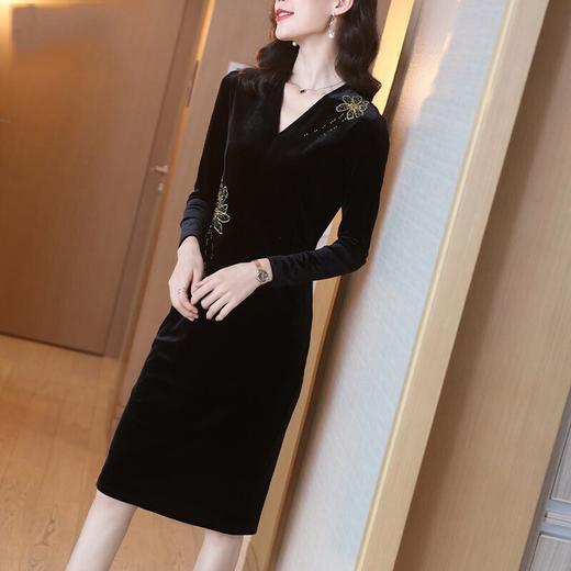 黑色金丝绒连衣裙新款高贵洋气时尚气质v领a字裙yd563