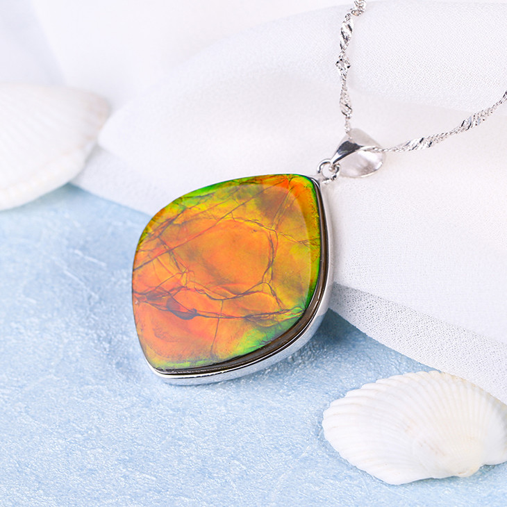 ⑥加拿大国石随型个性展现天然高品质斑彩螺吊坠总重约941克