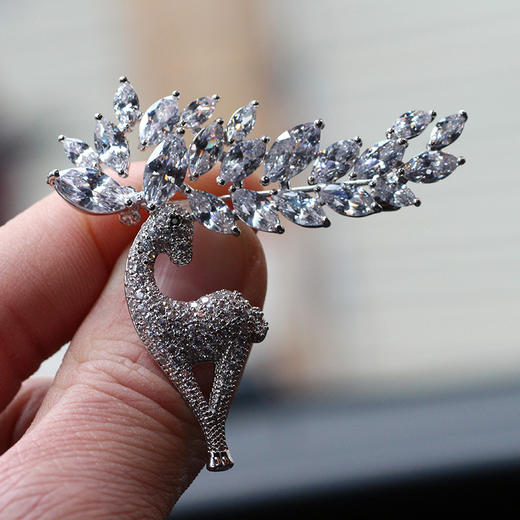 QZY-X972新款奢华铜锆石麋鹿高档水晶圣诞胸针 商品图3