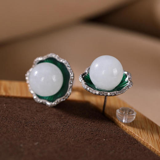 YL-001个性简约气质和田玉白玉荷花荷叶圆珠耳坠 商品图2