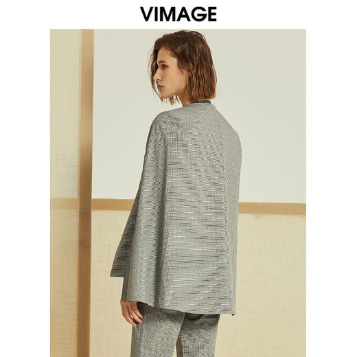 VIMAGE纬漫纪冬季英伦风经典格纹帅气斗篷外套短外套女V1203809 商品图3