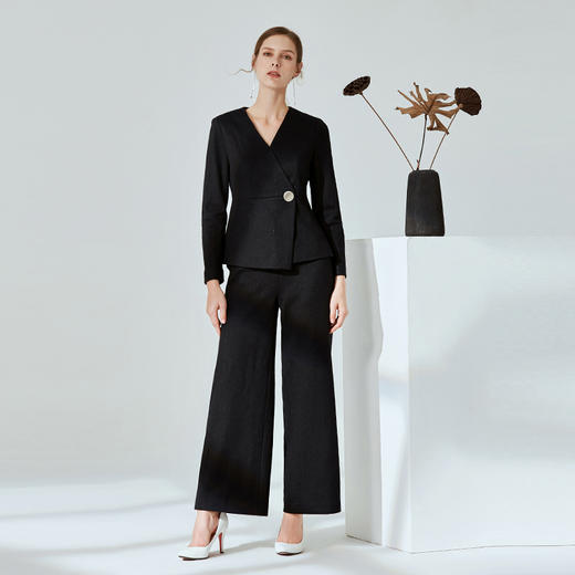 EITIE爱特爱春季新款时尚通勤职业V领收腰长袖T恤上衣女6013724 商品图1