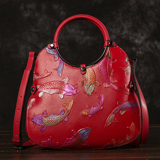 新款牛皮民族风手工压鱼手提单肩斜挎水桶包(货号 b1062)