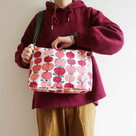 HUGOJIRO中号斜挎包插画小苹果红 商品图2