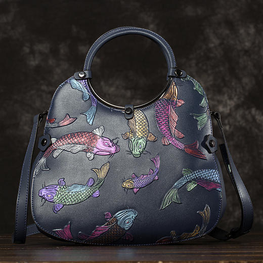 新款牛皮民族风手工压鱼手提单肩斜挎水桶包(货号 b1062)