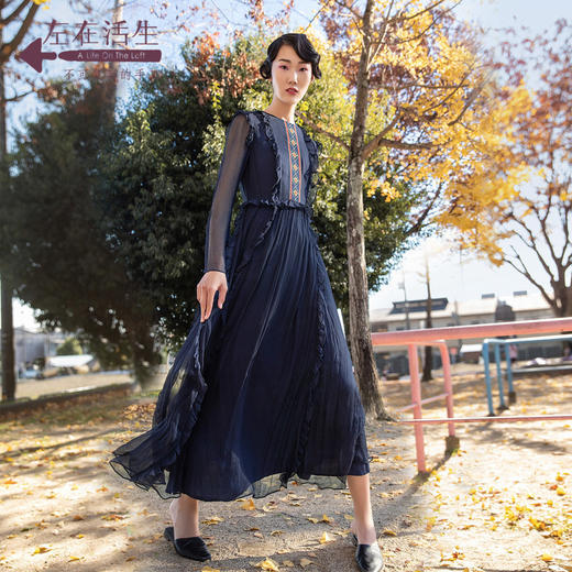 绣花真丝桑蚕丝显瘦中长款连衣裙生活在左2020春季女装新品藏青蓝