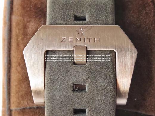 SV真li时飞行员系列，45毫米的表壳由青铜打造，表镜采用弧形双面防眩处理蓝宝石水晶，浅变绿色表盘上粗体阿拉伯数字时标和镀金琢面的指针上都覆有超级夜光物料。男士腕表，透底，自动机械机芯，皮表带‼️ 商品图12