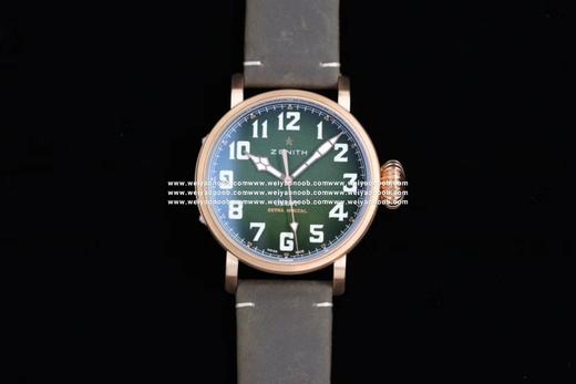 SV真li时飞行员系列，45毫米的表壳由青铜打造，表镜采用弧形双面防眩处理蓝宝石水晶，浅变绿色表盘上粗体阿拉伯数字时标和镀金琢面的指针上都覆有超级夜光物料。男士腕表，透底，自动机械机芯，皮表带‼️ 商品图13