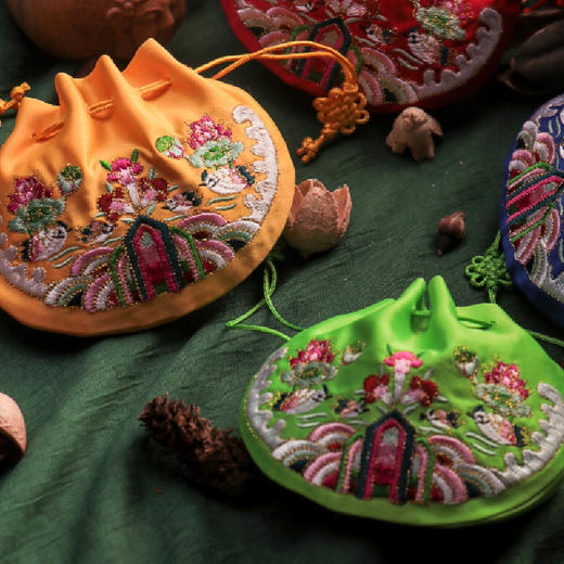 手作刺绣香囊含1内胆 | 刺绣荷花福寿多款夏季花色颜色可选。 商品图6